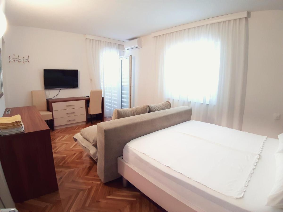 Bed and Breakfast F• R• I• E• N• D• S• Новалья Экстерьер фото