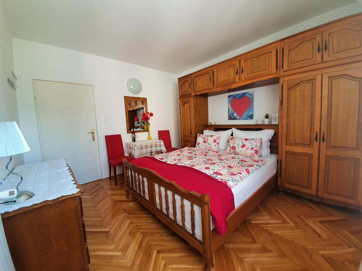 Bed and Breakfast F• R• I• E• N• D• S• Новалья Экстерьер фото
