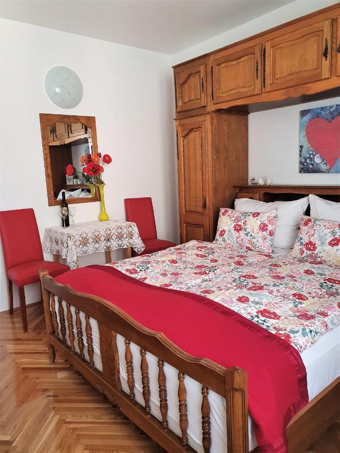Bed and Breakfast F• R• I• E• N• D• S• Новалья Экстерьер фото
